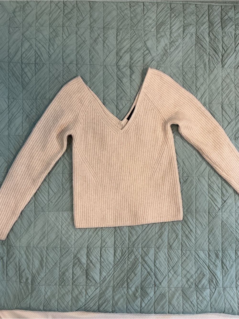 Banana Republic Ribbed V-Neck Sweater - Cream